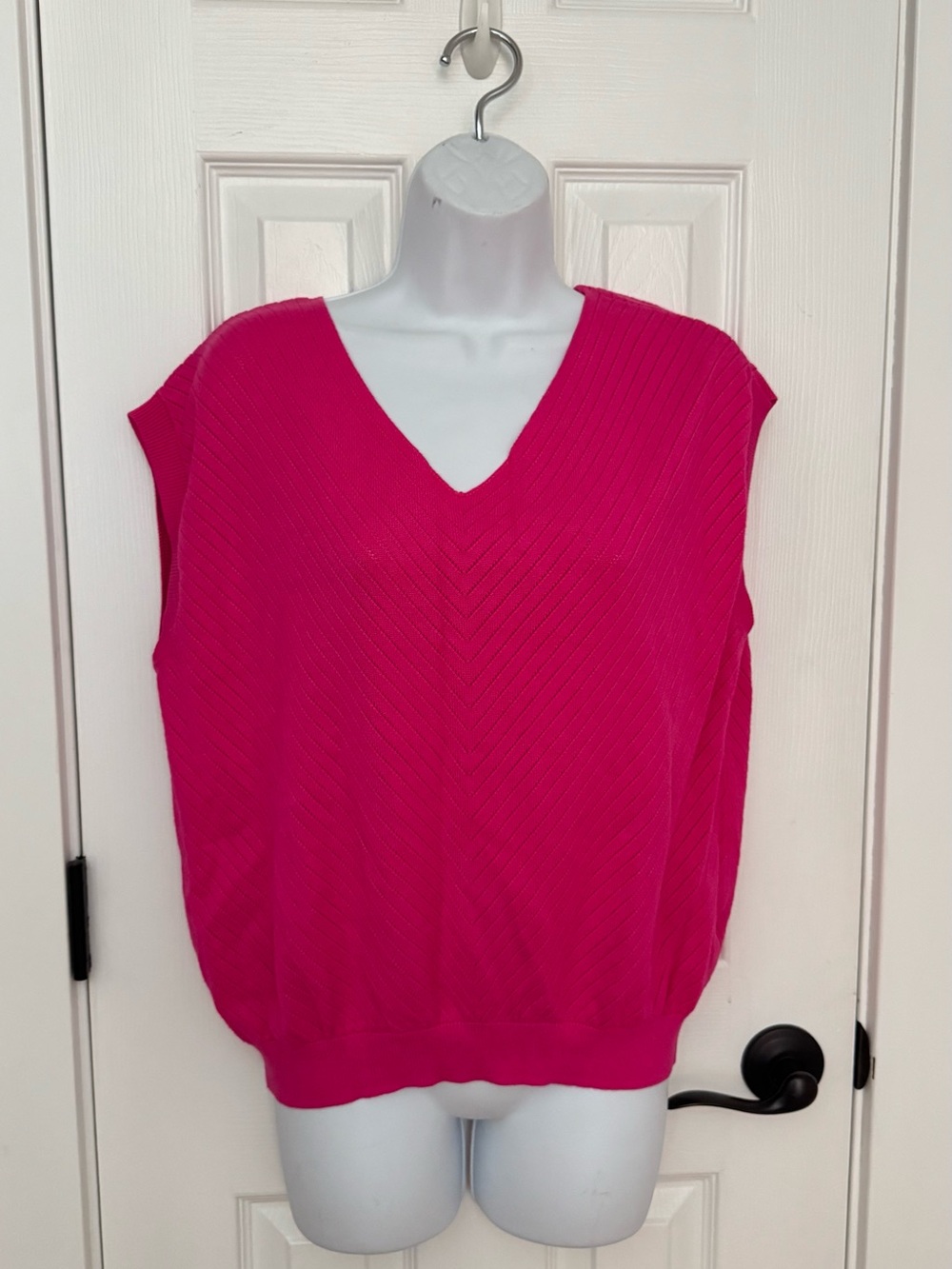 Sleeveless V-Neck Knit Top in Fuchsia